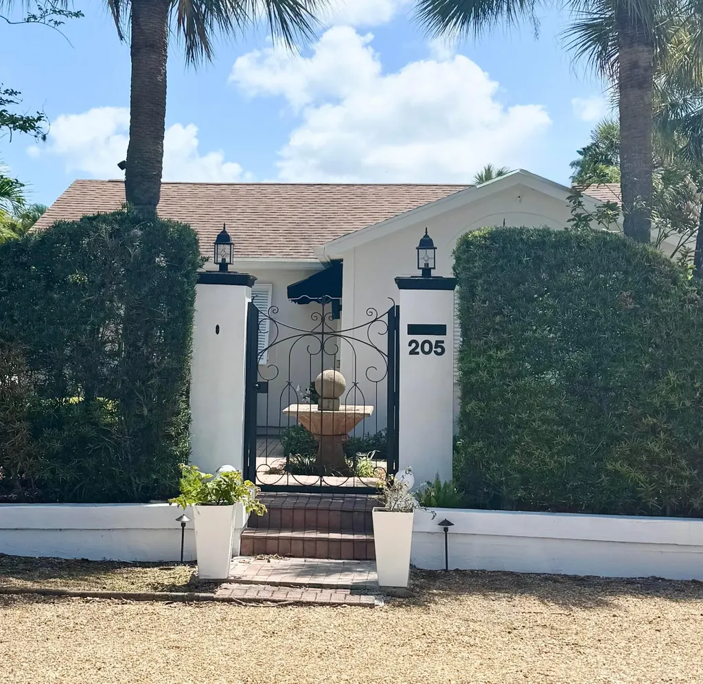 205 N 18th Avenue Avenue N Lake Worth Beach FL 33460