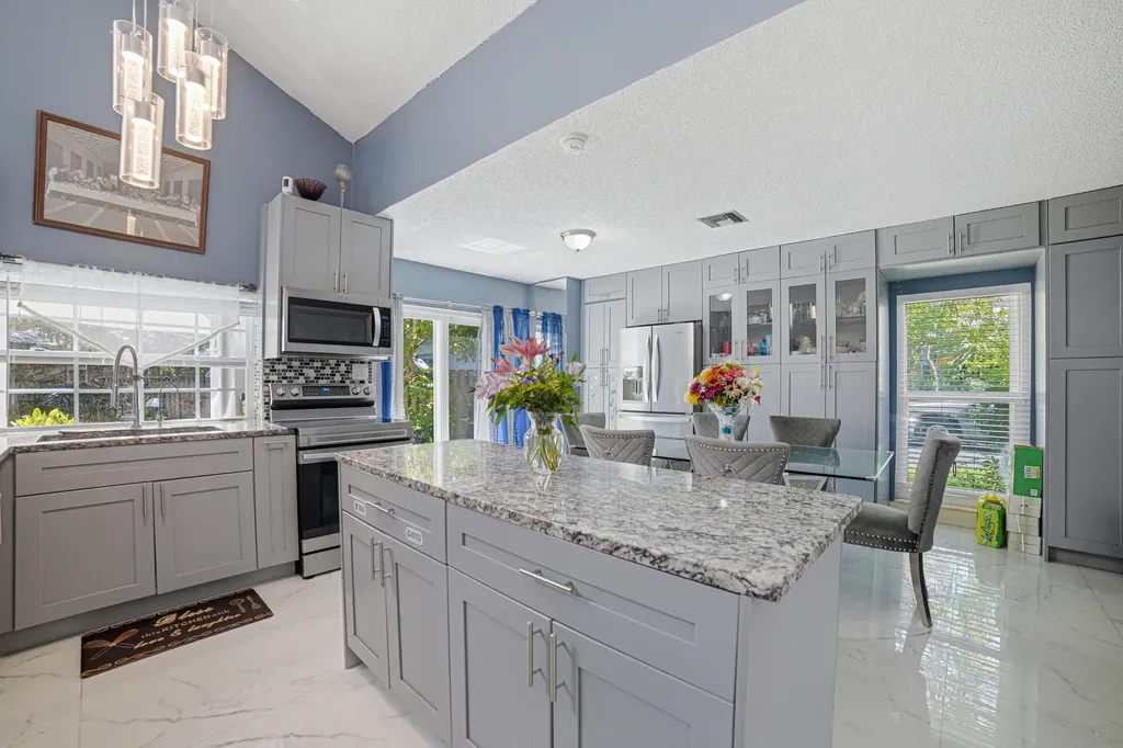 3517 NW 73rd Way NW Coral Springs FL 33065