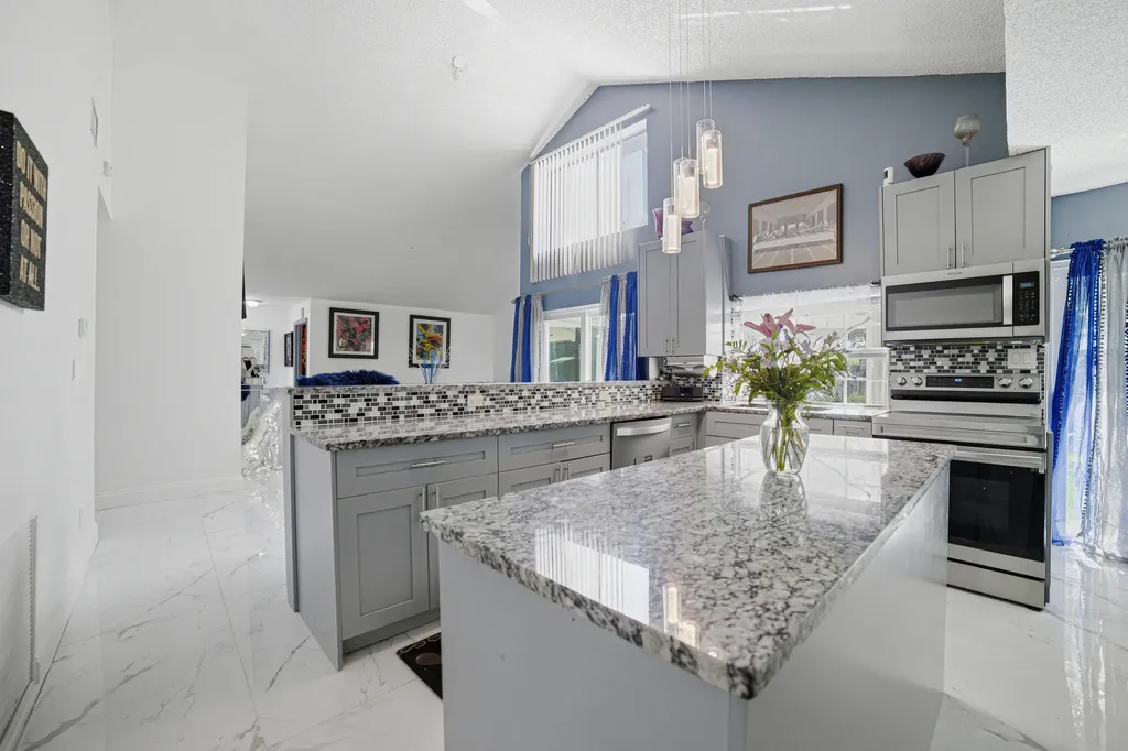 3517 NW 73rd Way NW Coral Springs FL 33065