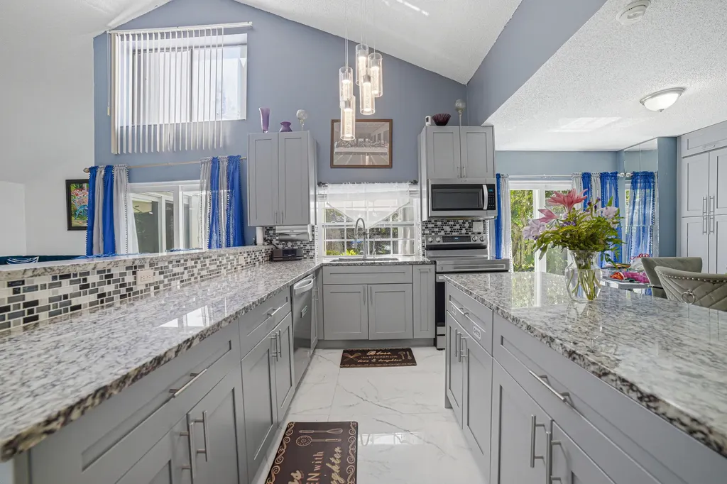 3517 NW 73rd Way NW Coral Springs FL 33065
