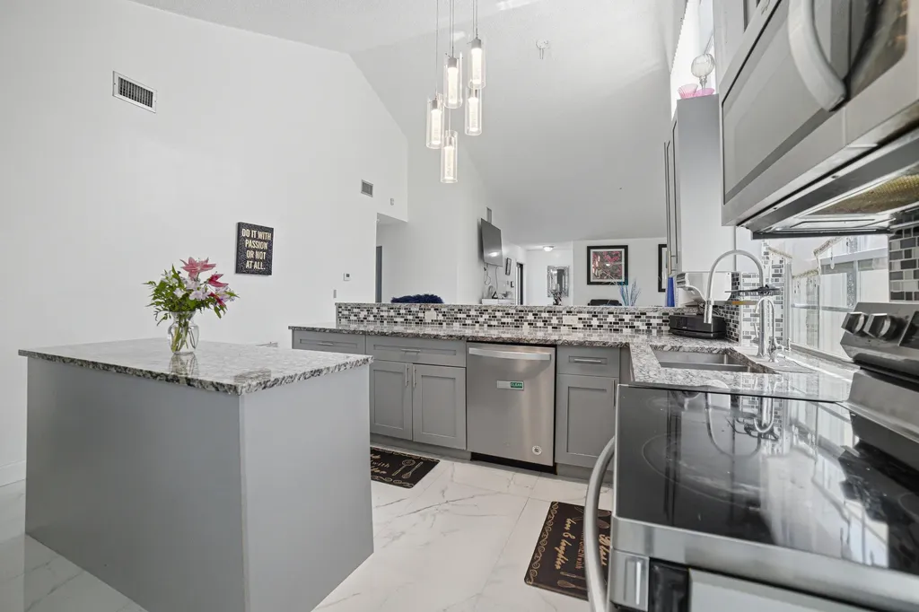 3517 NW 73rd Way NW Coral Springs FL 33065