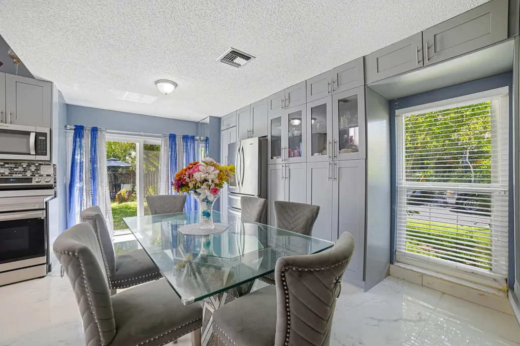 3517 NW 73rd Way NW Coral Springs FL 33065