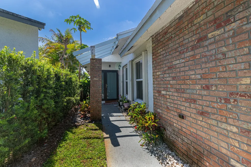 3517 NW 73rd Way NW Coral Springs FL 33065