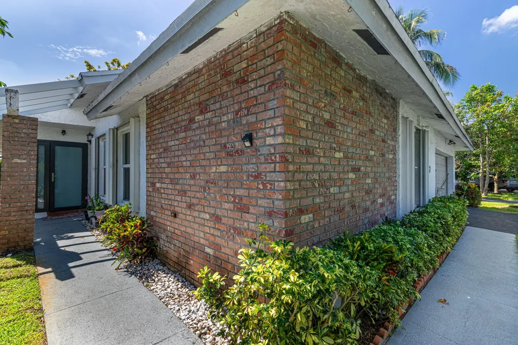 3517 NW 73rd Way NW Coral Springs FL 33065