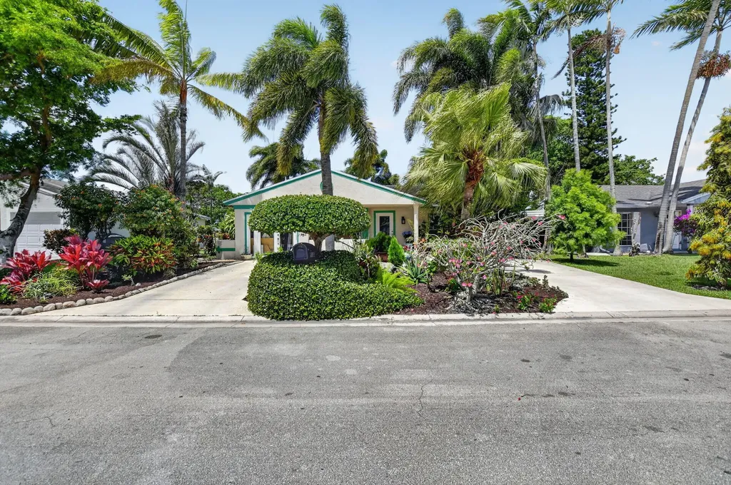 8353 Huntsman Place Boca Raton FL 33433