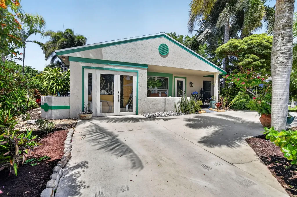 8353 Huntsman Place Boca Raton FL 33433