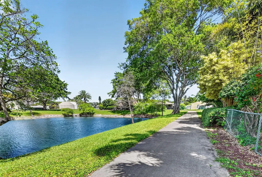 8353 Huntsman Place Boca Raton FL 33433