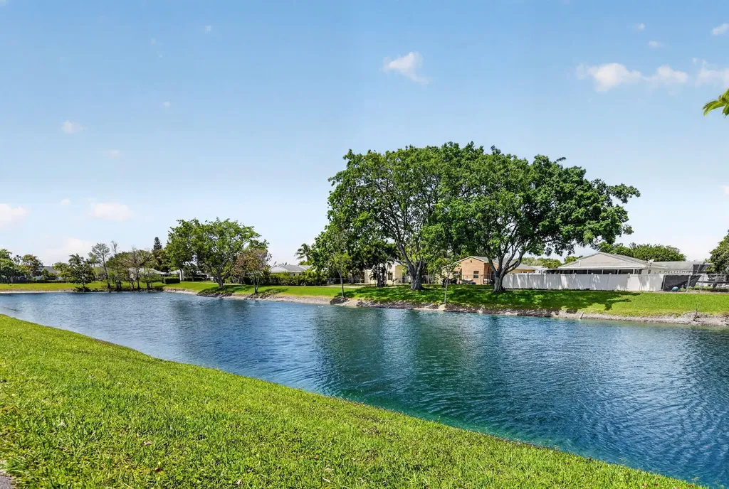 8353 Huntsman Place Boca Raton FL 33433
