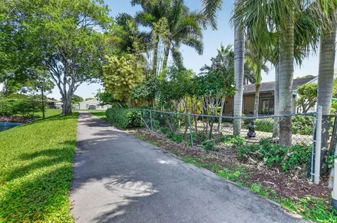 8353 Huntsman Place Boca Raton FL 33433