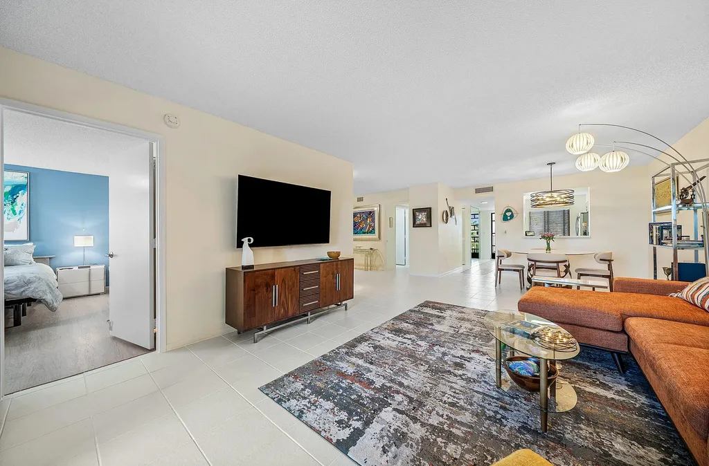 6065 Pointe Regal Circle Delray Beach FL 33484