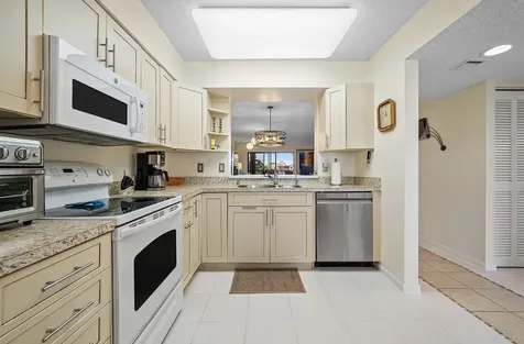 6065 Pointe Regal Circle Delray Beach FL 33484