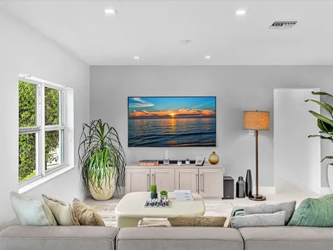209 NE 27th Drive Wilton Manors FL 33334
