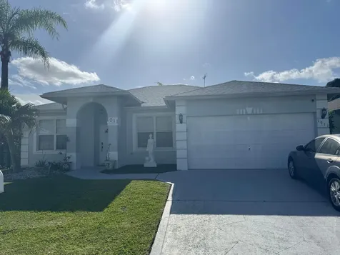 1011 Salmon Isle Greenacres FL 33413