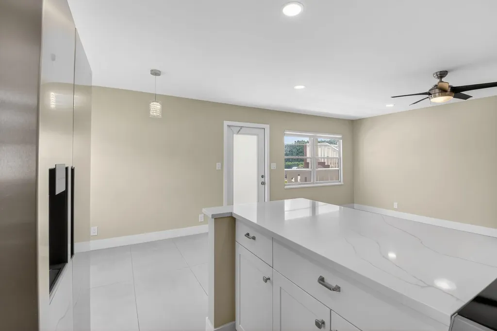 144 Fanshaw D Boca Raton FL 33434