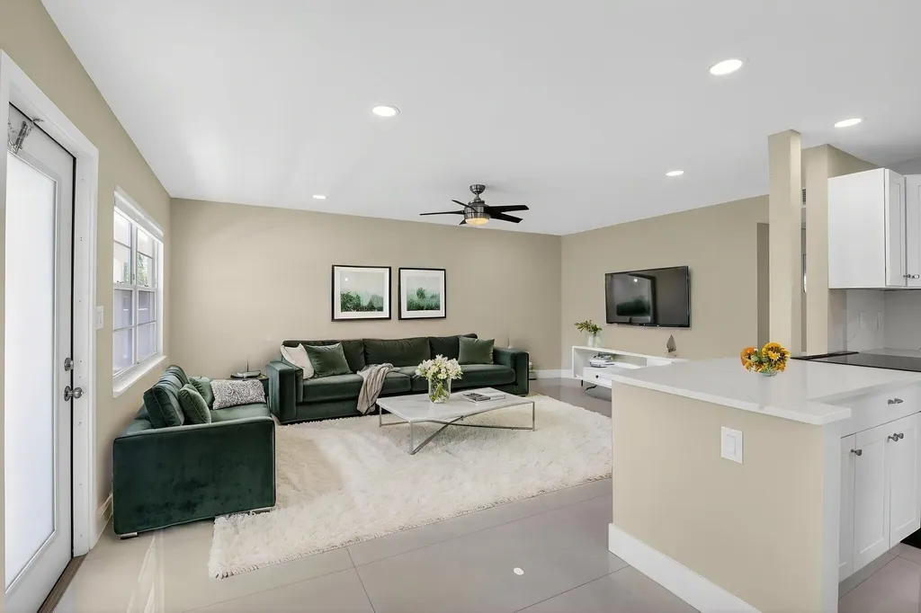 144 Fanshaw D Boca Raton FL 33434