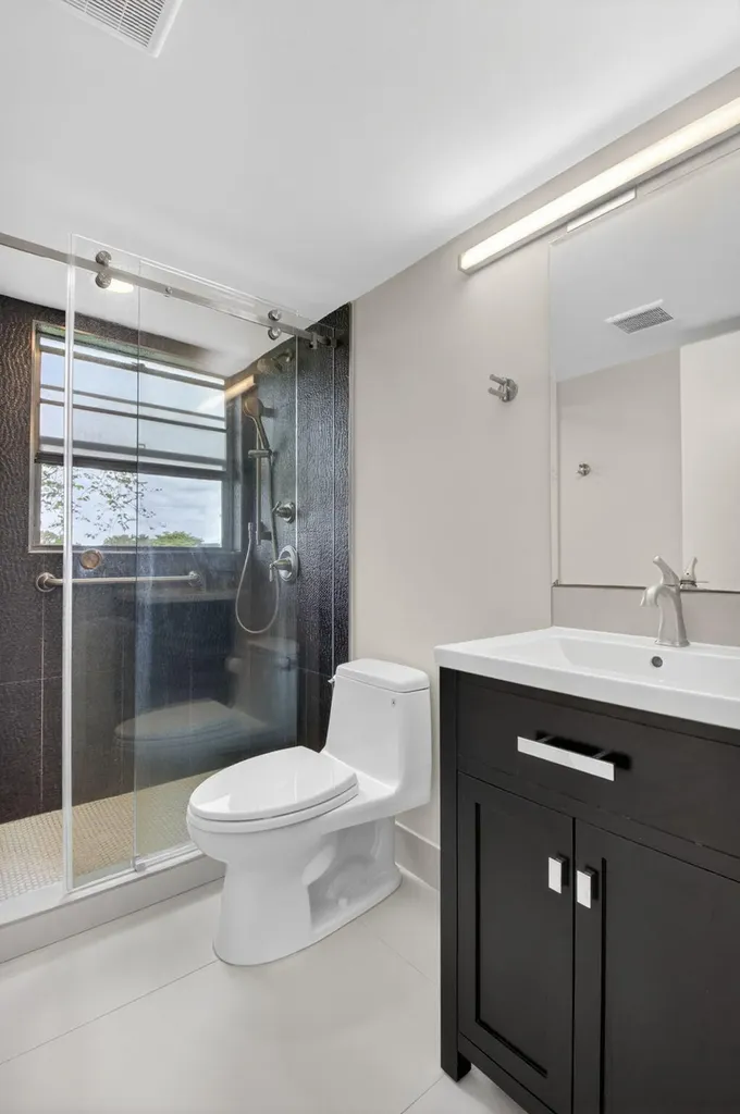 144 Fanshaw D Boca Raton FL 33434