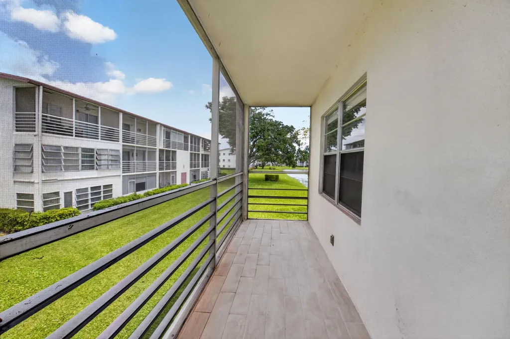 144 Fanshaw D Boca Raton FL 33434