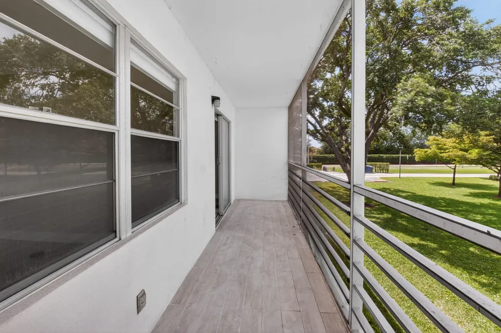 144 Fanshaw D Boca Raton FL 33434
