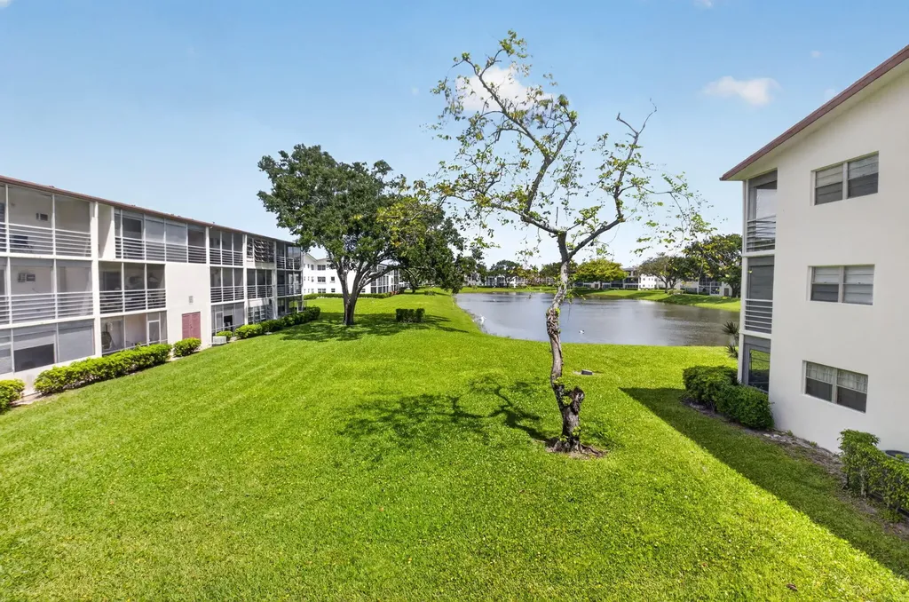 144 Fanshaw D Boca Raton FL 33434
