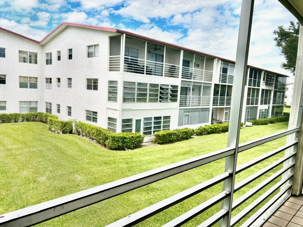 144 Fanshaw D Boca Raton FL 33434