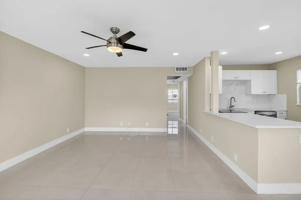 144 Fanshaw D Boca Raton FL 33434