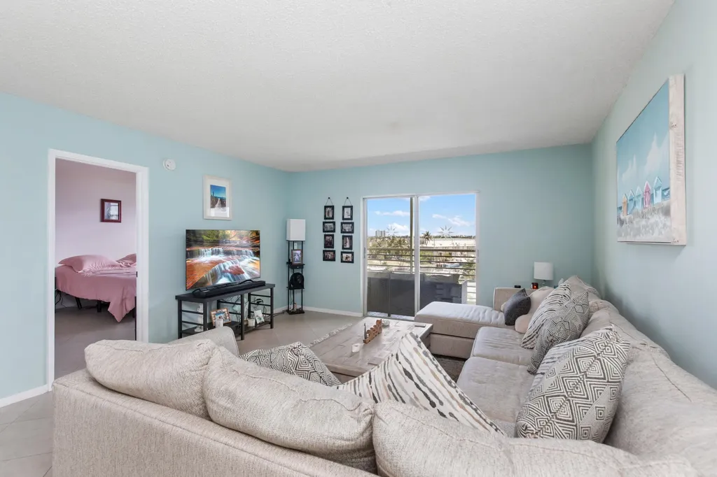 2731 NE 14th Street Causeway NE Pompano Beach FL 33062