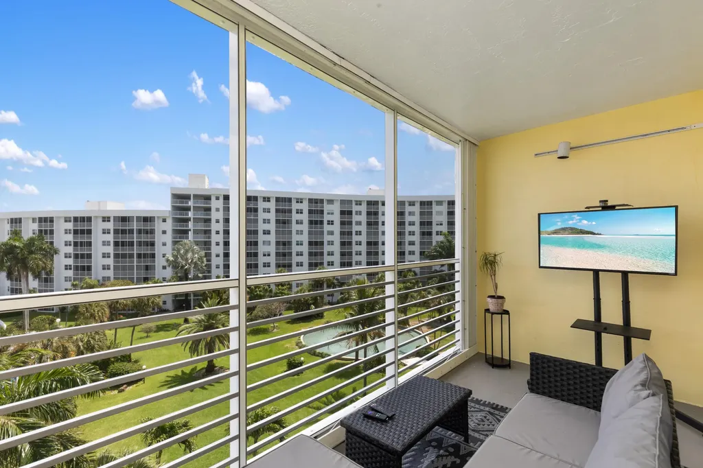 2731 NE 14th Street Causeway NE Pompano Beach FL 33062