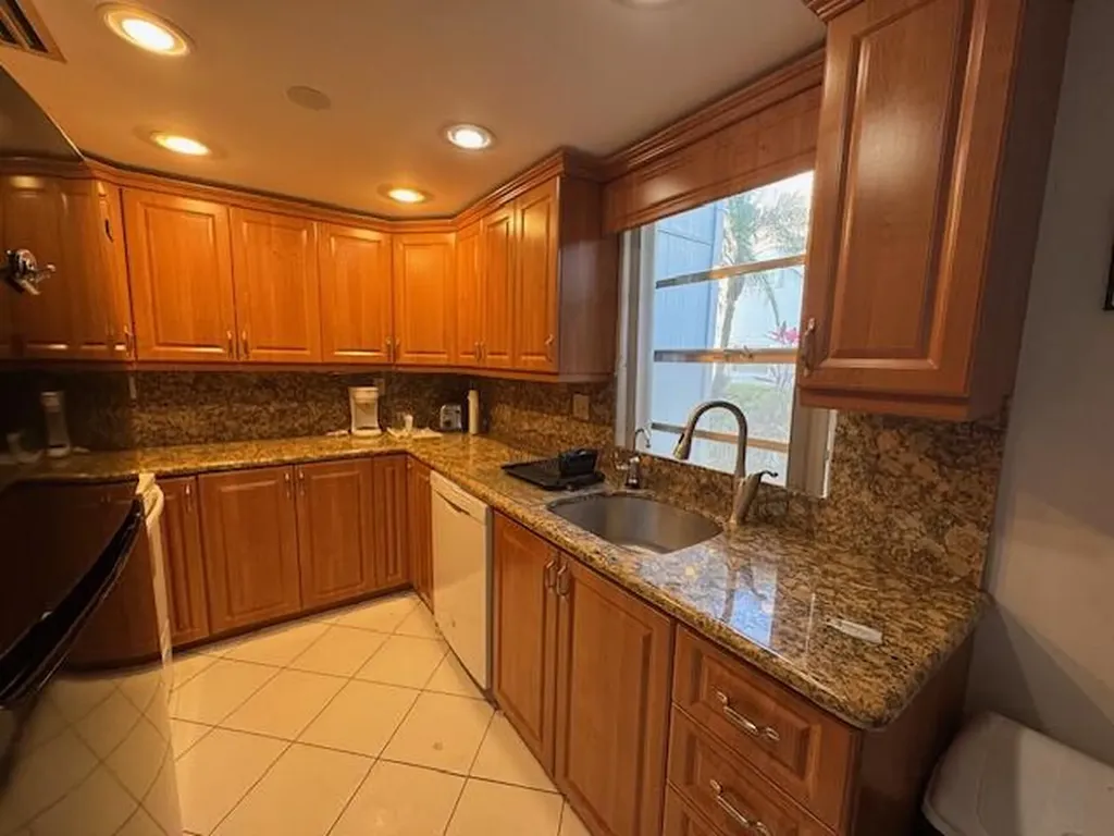 107 Flanders Delray Beach FL 33484