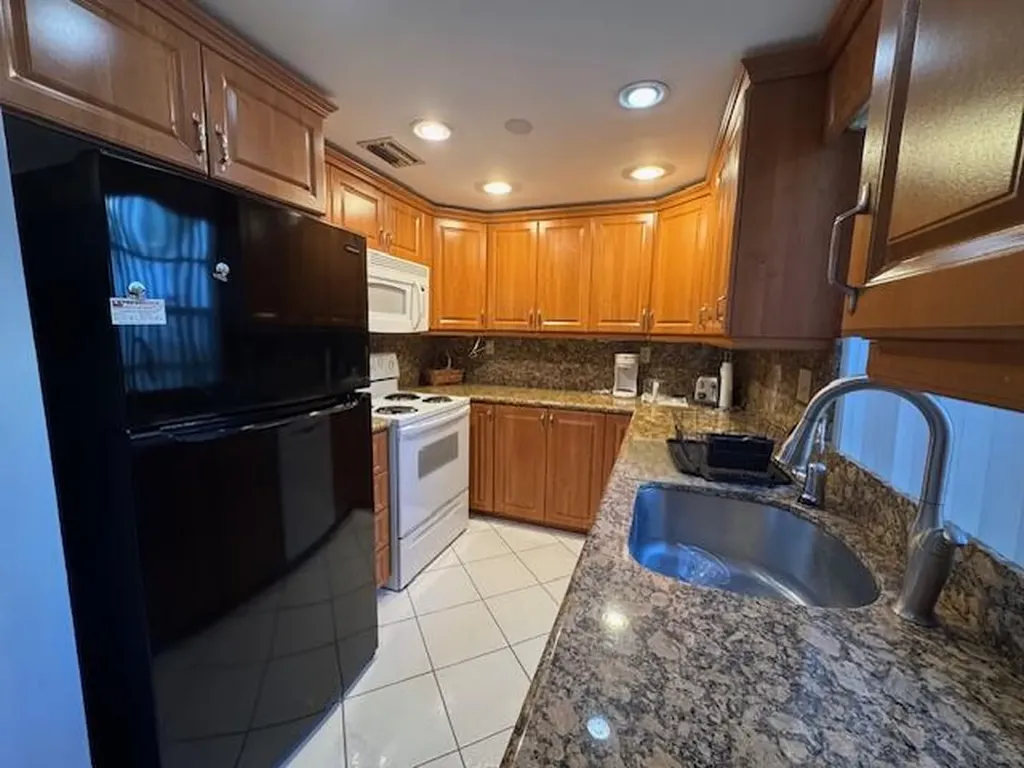 107 Flanders Delray Beach FL 33484