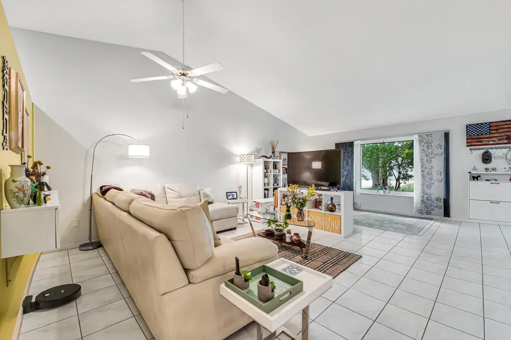 3033 NW 95th Avenue Coral Springs FL 33065
