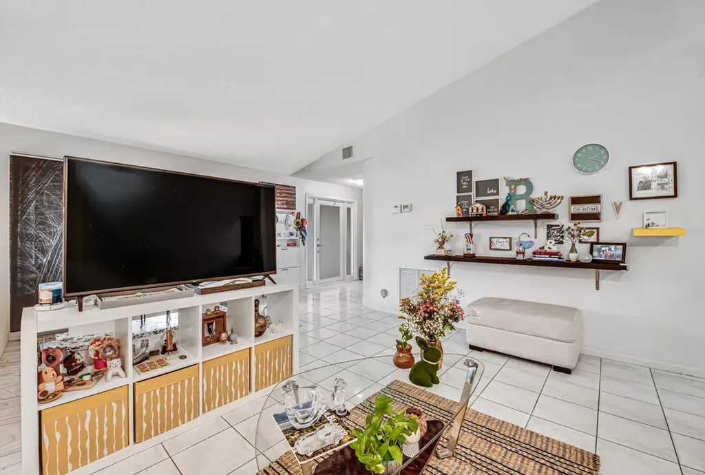 3033 NW 95th Avenue Coral Springs FL 33065