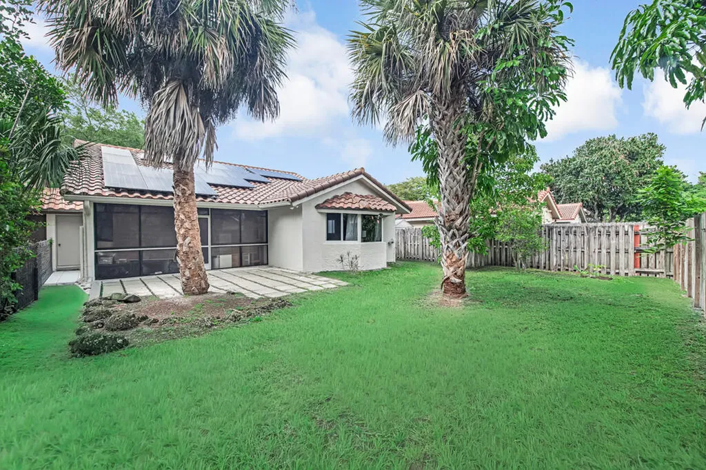 3033 NW 95th Avenue Coral Springs FL 33065
