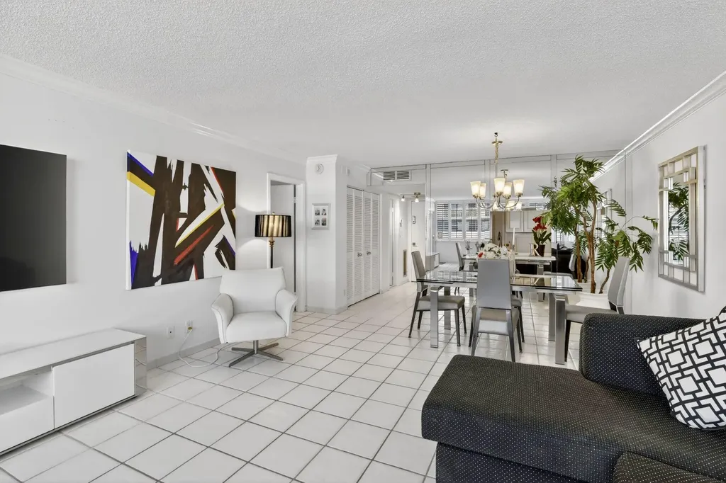 1160 N Federal Highway Fort Lauderdale FL 33304