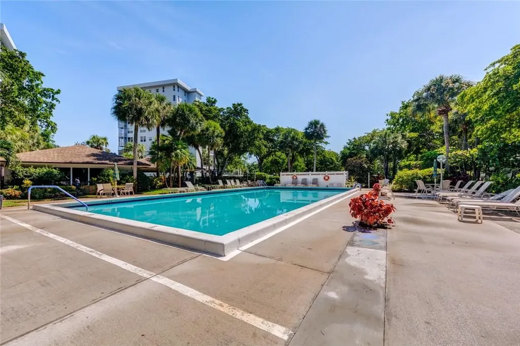 625 Oaks Drive Pompano Beach FL 33069
