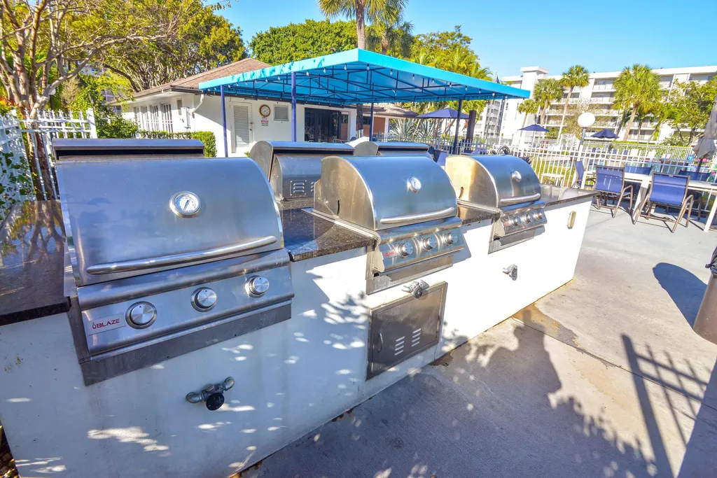 2661 S Course Drive Pompano Beach FL 33069