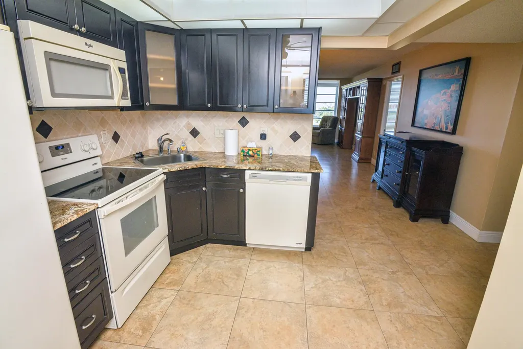 2661 S Course Drive Pompano Beach FL 33069