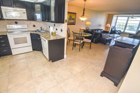 2661 S Course Drive Pompano Beach FL 33069