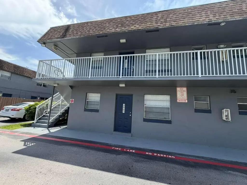 4869 NW 9th Drive Plantation FL 33317