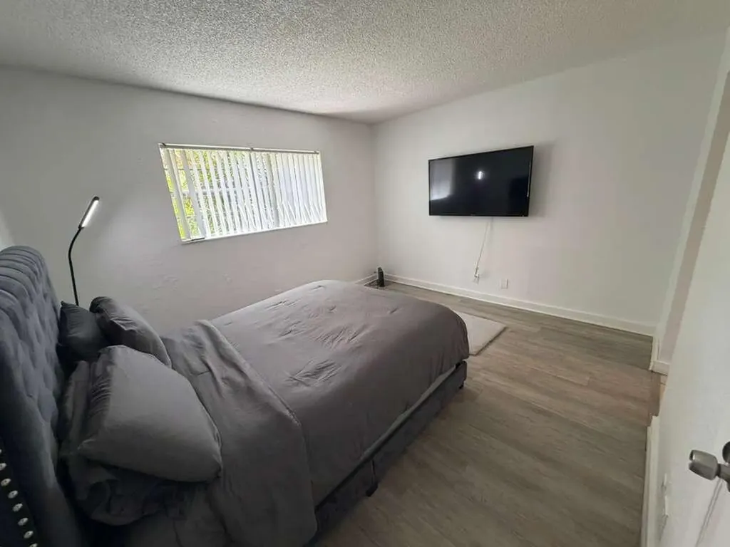 4869 NW 9th Drive Plantation FL 33317