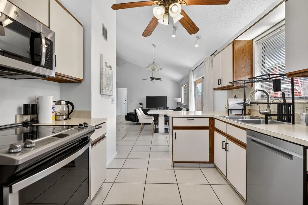 102 Maplecrest Circle Jupiter FL 33458