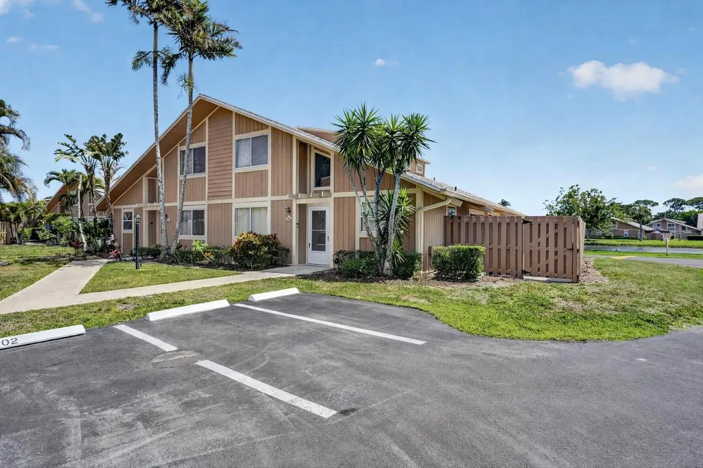 102 Maplecrest Circle Jupiter FL 33458
