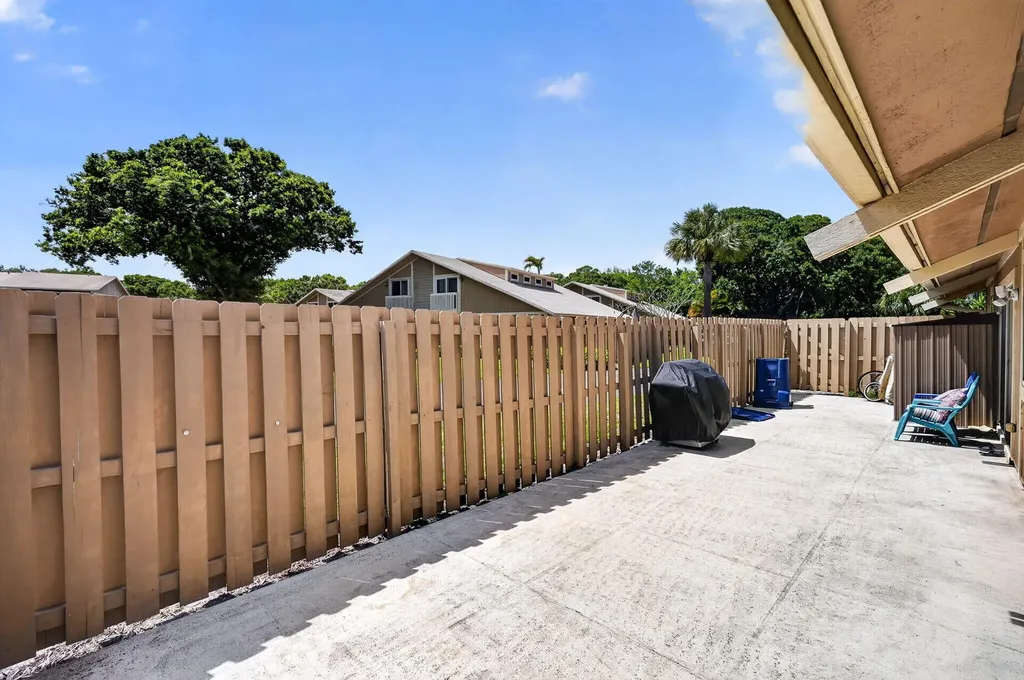 102 Maplecrest Circle Jupiter FL 33458