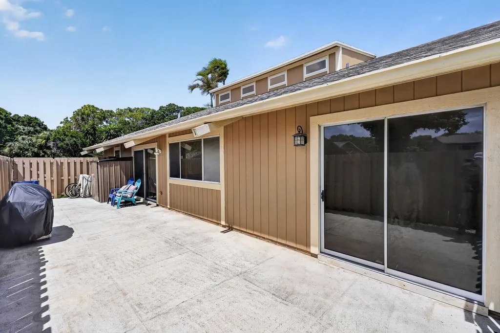102 Maplecrest Circle Jupiter FL 33458