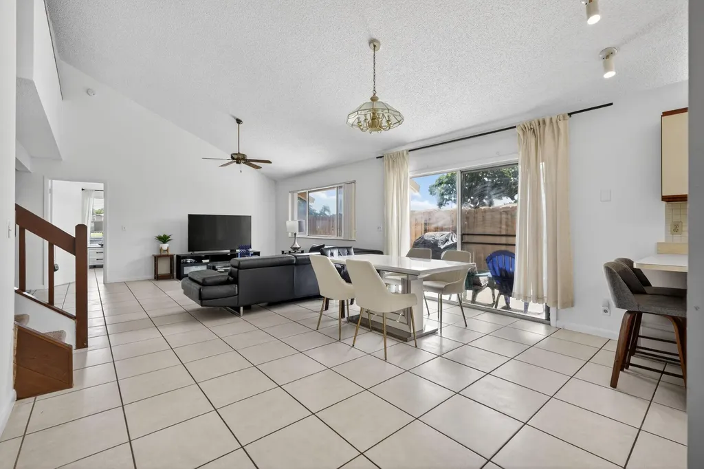 102 Maplecrest Circle Jupiter FL 33458