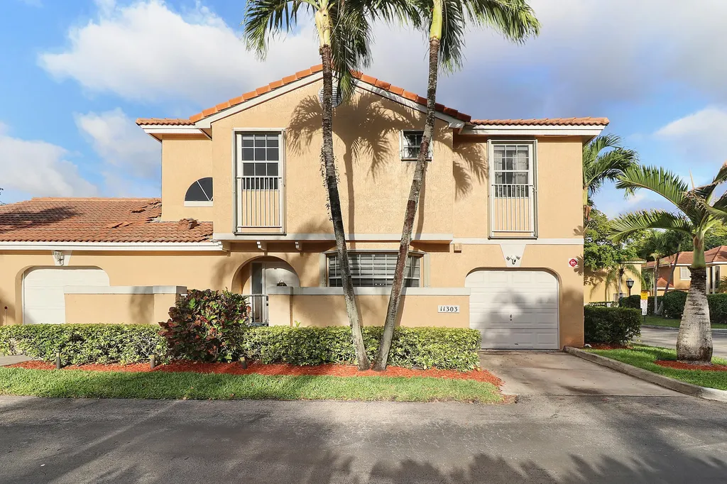 11303 Lakeview Drive Coral Springs FL 33071
