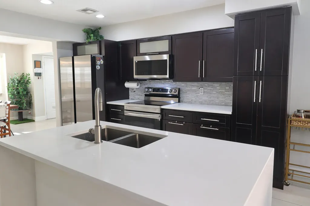 11303 Lakeview Drive Coral Springs FL 33071