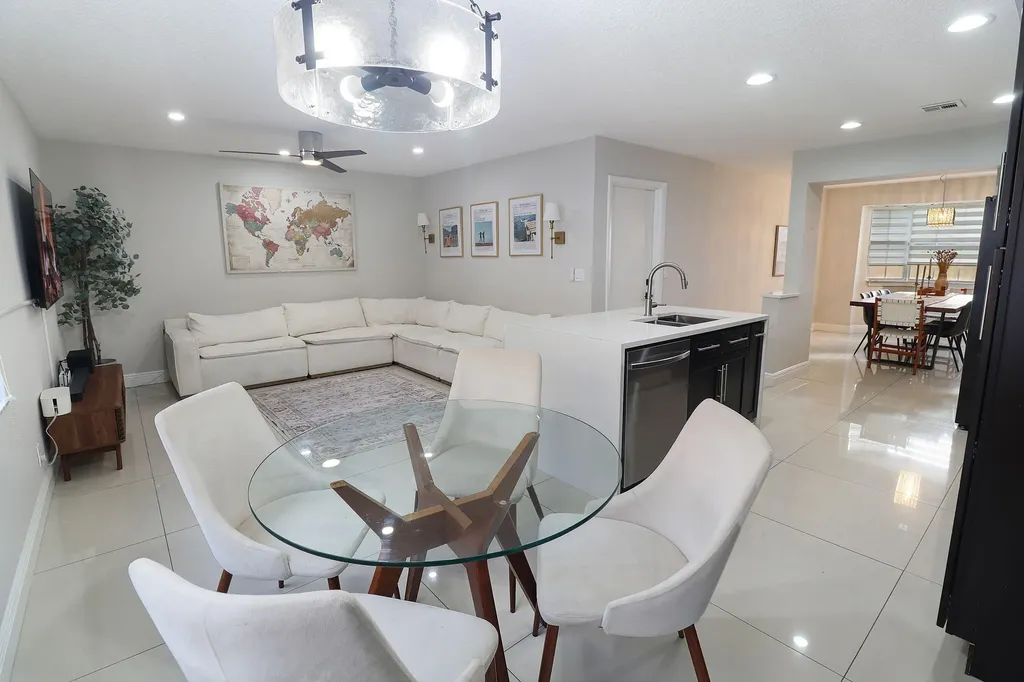 11303 Lakeview Drive Coral Springs FL 33071