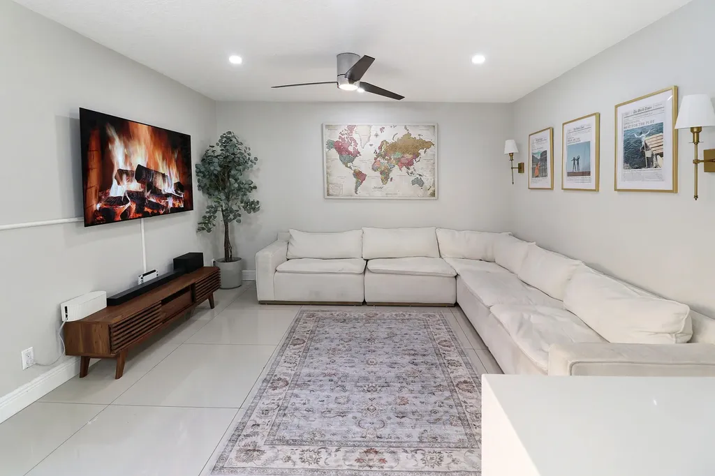 11303 Lakeview Drive Coral Springs FL 33071