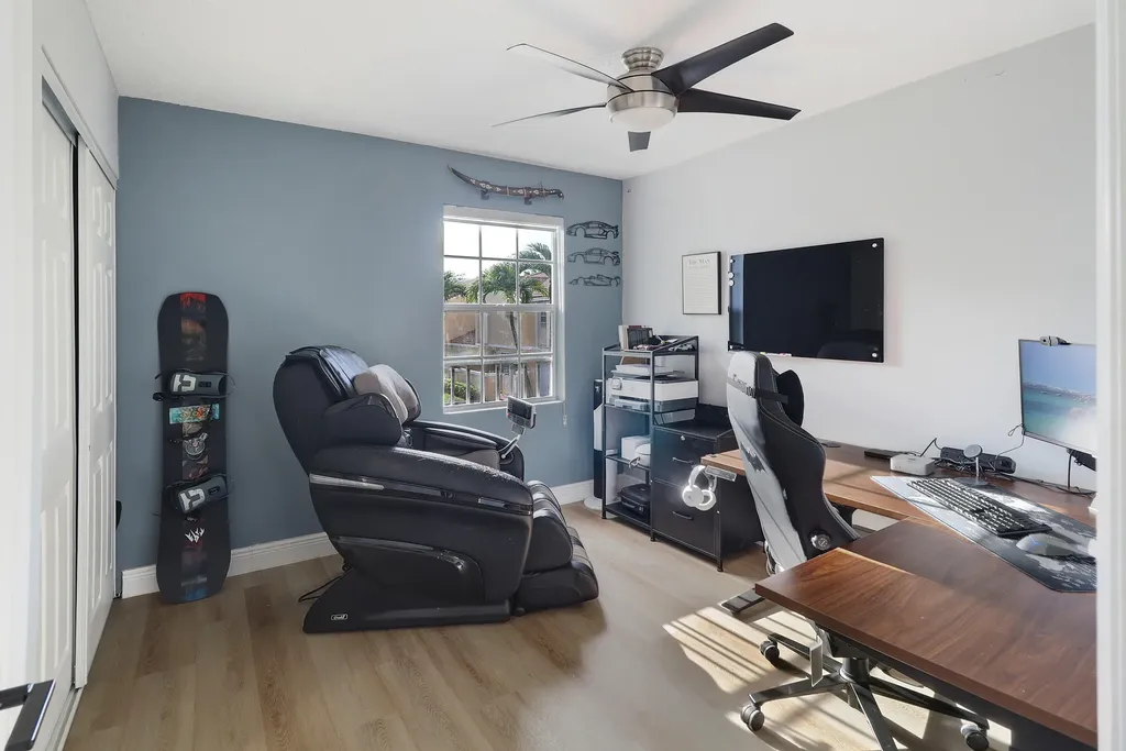 11303 Lakeview Drive Coral Springs FL 33071