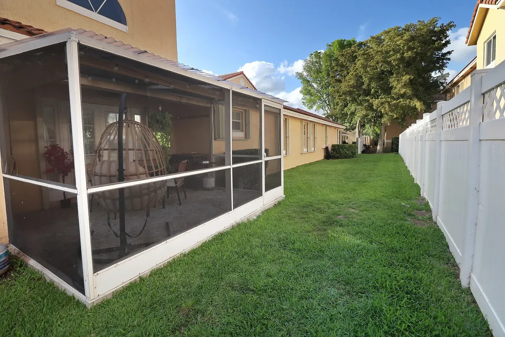 11303 Lakeview Drive Coral Springs FL 33071